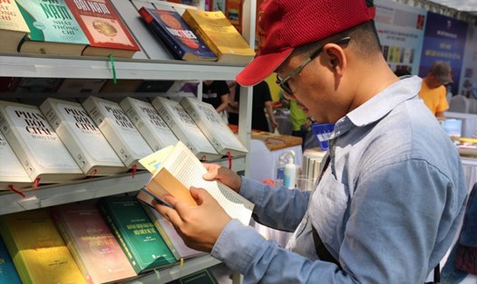Không gian trưng bày sách, các tác phẩm văn học tại Ngày sách và Văn hóa đọc Việt Nam lần 2 năm 2023 ở Huế. Ảnh: Phúc Đạt