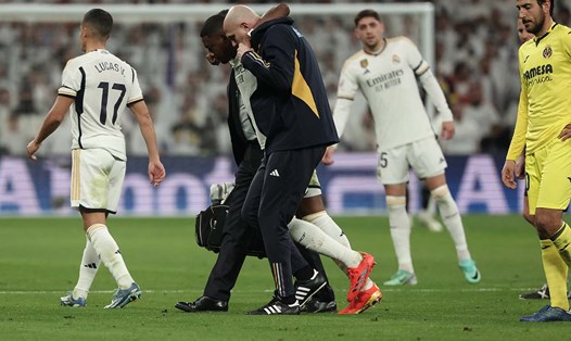 Real Madrid mất thêm một trung vệ sau chấn thương của Alaba. Ảnh: AFP