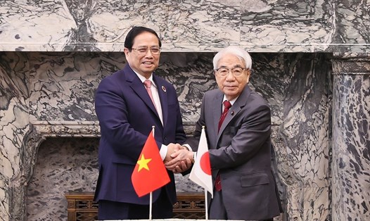 Thủ tướng Chính phủ Phạm Minh Chính và Chủ tịch Thượng viện Nhật Bản Otsuji Hidehisa. Ảnh: TTXVN