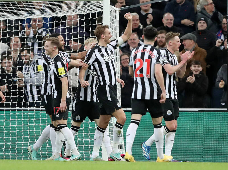 Chiến thắng trước Fulham giúp Newcastle ngắt chuỗi 3 trận toàn thua tại Premier League.  Ảnh: AFP 