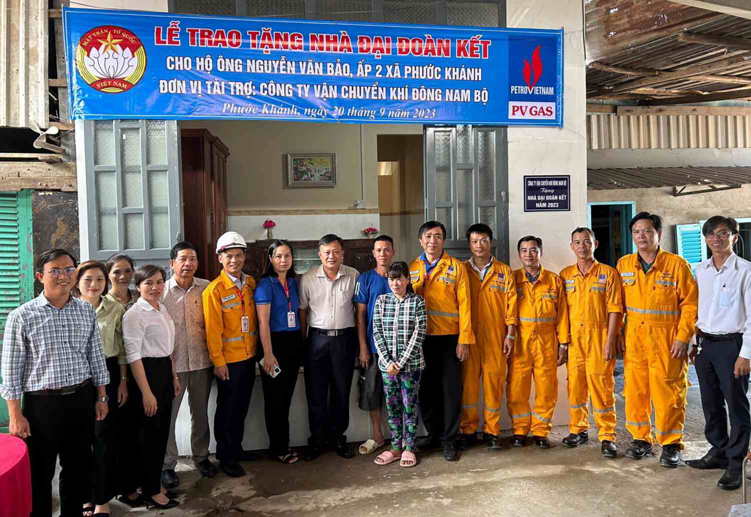 Công ty Vận chuyển Khí Đông Nam Bộ trao tặng nhà Đại đoàn kết tại huyện Nhơn Trạch, tỉnh Đồng Nai.