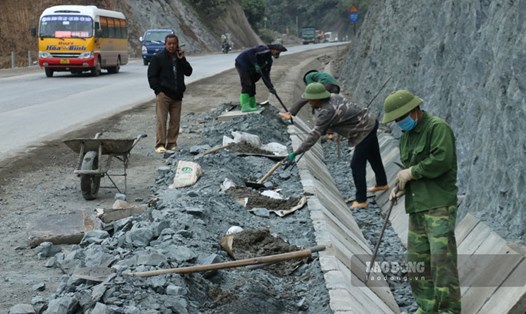 Dự án "Xử lý nguy cơ mất an toàn giao thông đoạn dốc Cun trên quốc lộ 6", có tổng mức đầu tư 129 tỉ đồng. Ảnh: Khánh Linh
