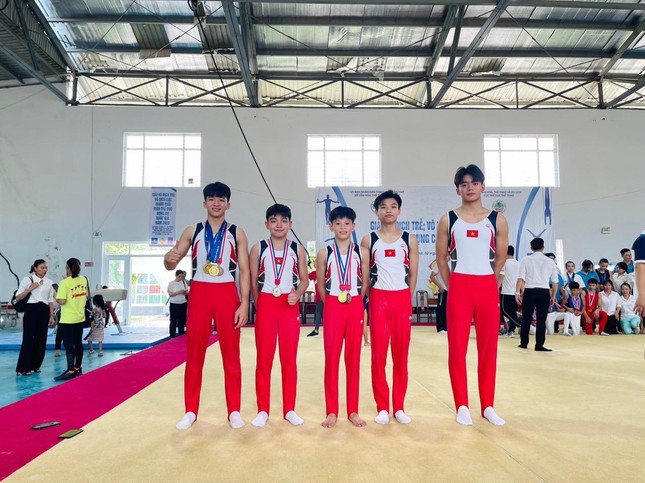 Vận động Nguyễn Minh Triết (phải). Ảnh: LĐ TDDC