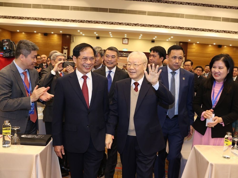 Tổng Bí thư Nguyễn Phú Trọng và Bộ trưởng Bộ Ngoại giao Bùi Thanh Sơn tới dự Hội nghị ngoại giao lần thứ 32. Ảnh: TTXVN