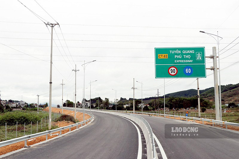 Tốc độ tối đa khi di chuyển trên cao tốc Tuyên Quang - Phú Thọ là 90km/h.