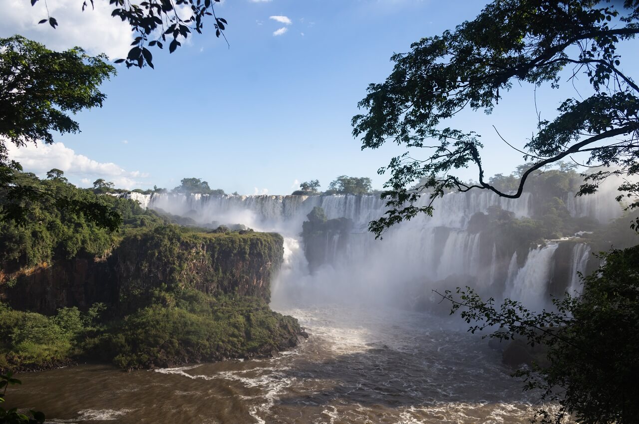 Cả hai phía của thác đều mang lại trải nghiệm khác nhau. Ảnh: iguazufalls