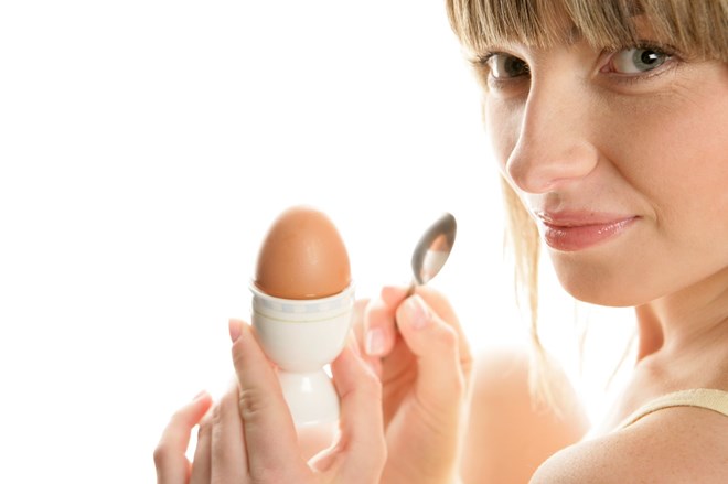 Đúng - sai việc ăn trứng giúp giảm rụng tóc
