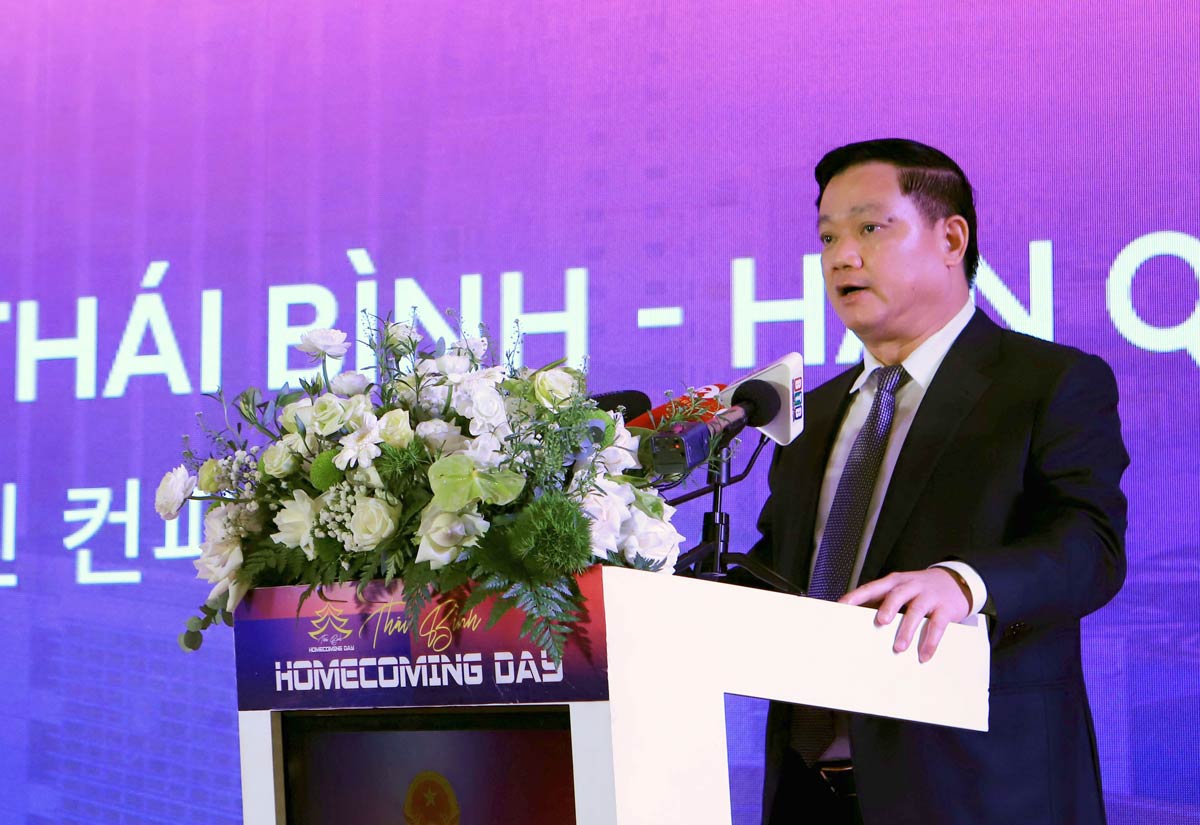 Chủ tịch UBND tỉnh Thái Bình Nguyễn Khắc Thận phát biểu tại hội nghị. Ảnh: Nam Hồng
