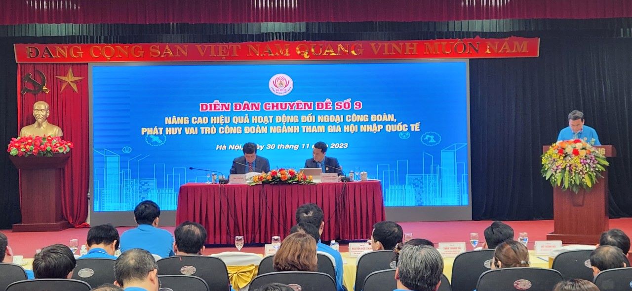 Đại diện Công đoàn Quảng Nam báo cáo tham luận tại Đại hội Công đoàn Việt Nam lần thứ XIII, nhiệm kỳ 2023 - 2028. Ảnh: Công đoàn Quảng Nam.