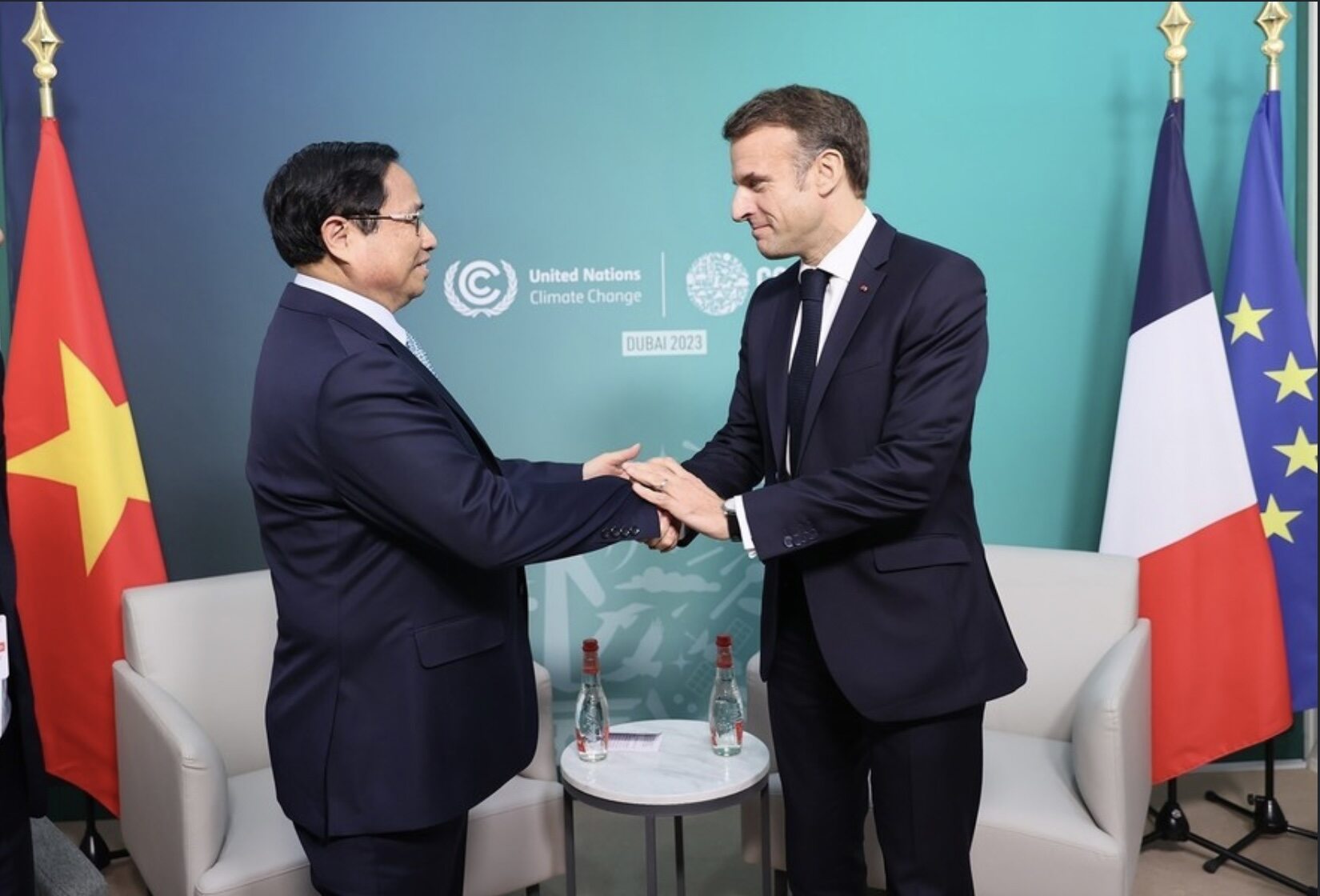 Thủ tướng Chính phủ Phạm Minh Chính và Tổng thống Pháp Emmanuel Macron. Ảnh: TTXVN