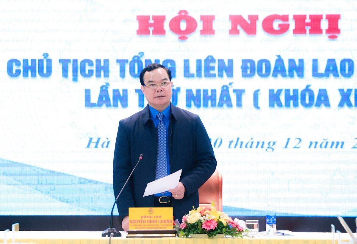 Chủ tịch Nguyễn Đình Khang phát biểu khai mạc. Ảnh: Hải Nguyễn