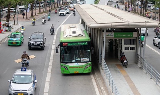 Tuyến buýt nhanh BRT số 01 vẫn hoạt động bình thường. Ảnh: Thế Đại chụp 10g ngày 20.12.2023