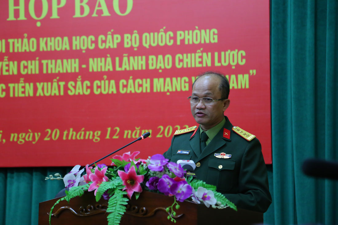 Phó Viện trưởng Viện Lịch sử quân sự Lê Thanh Bài phát biểu tại buổi họp. Ảnh: Vĩnh Hoàng