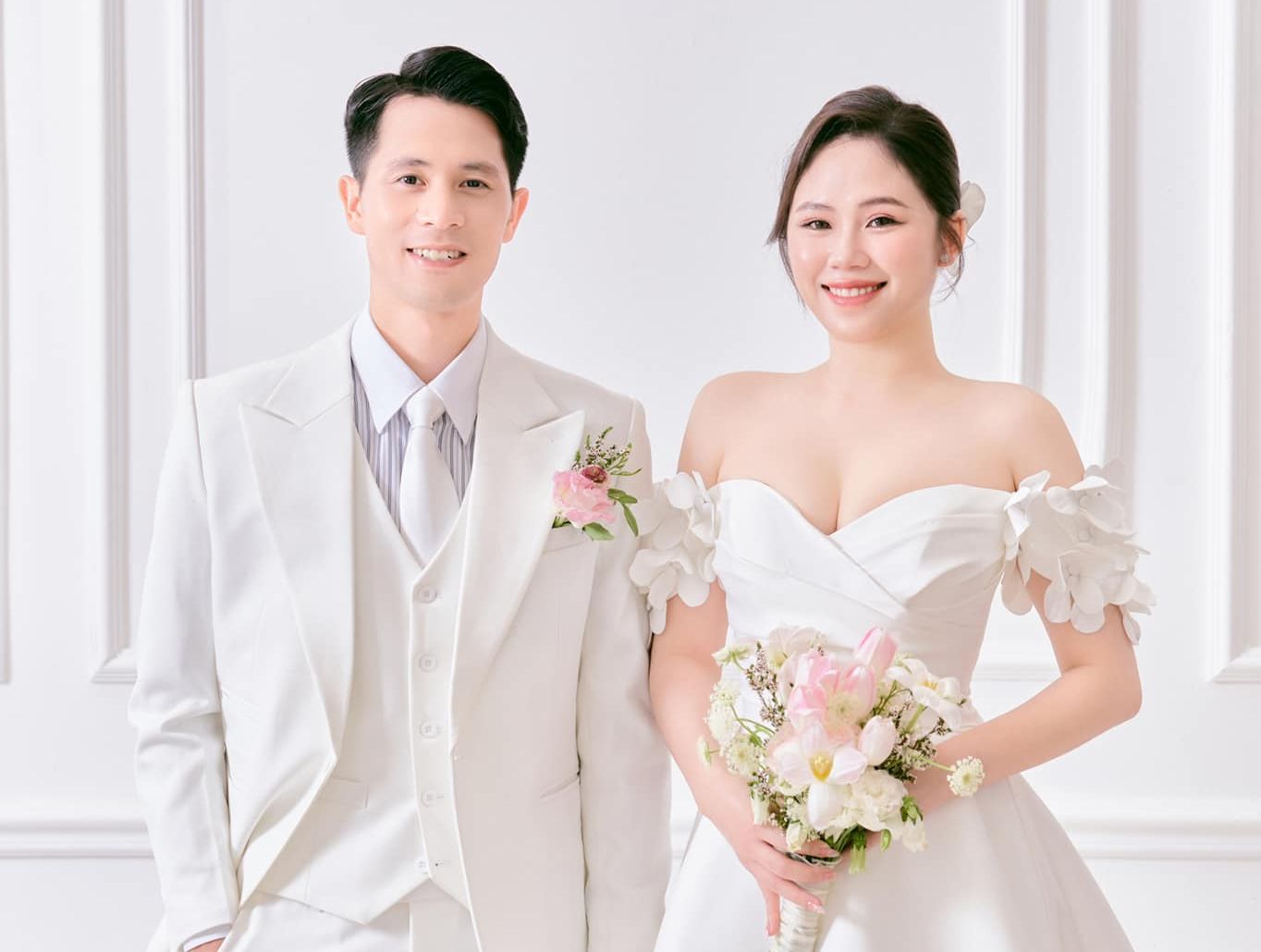 Tháng 9.2023, cặp đôi Đình Trọng - Huyền Trang đã về chung một nhà trong sự chúc phúc của người thân, bạn bè sau 8 năm hẹn hò. Trước đó, vào năm 2022, cặp đôi đã tổ chức lễ ăn hỏi và đăng kí kết hôn. 