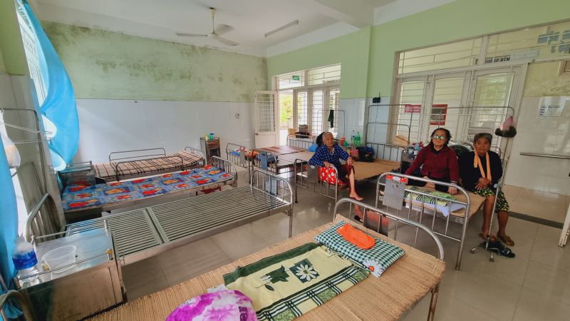 Số lượng bệnh nhân nội trú ở Bệnh viện YHCT tỉnh Quảng Nam hiện chưa tới 1/3 so với quy mô giường bệnh. Ảnh: Hoàng Bin.