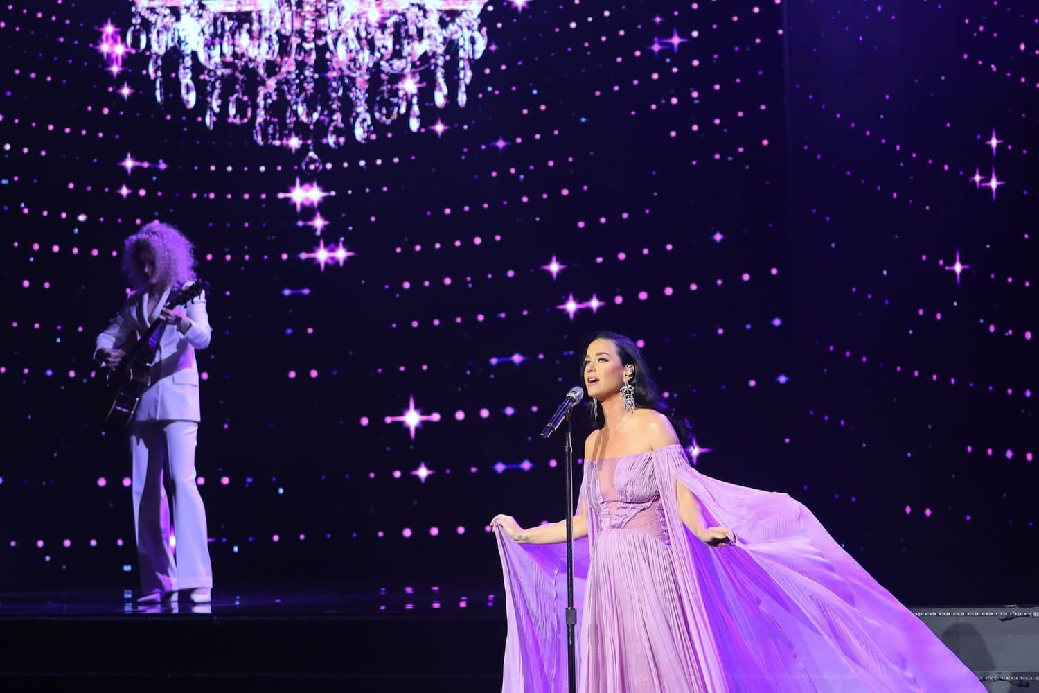 Katy Perry mang đến hit “Roar” tại sân khấu lễ trao giải VinFuture. Ảnh: Ban tổ chức