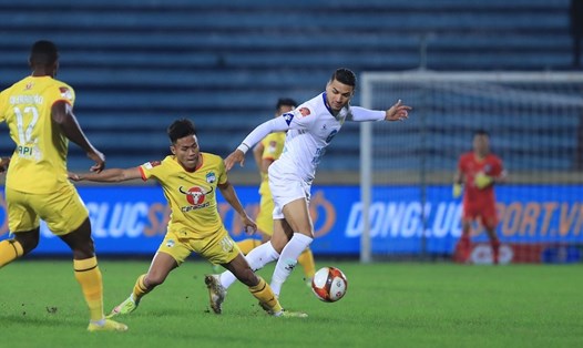 Câu lạc bộ Nam Định chạm trán Hoàng Anh Gia Lai tại vòng 7 V.League. Ảnh: Minh Dân