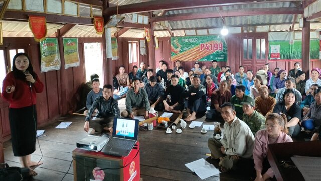 Huyện Tân Lạc tổ chức tuyên truyền, vận động người dân nhằm đầy lùi nạn tảo hôn, hôn nhân cận huyết. Ảnh: ĐVCC