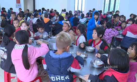 Sở GDĐT Lào Cai yêu cầu các trường lắp camera giám sát bữa ăn bán trú Ảnh: B.N