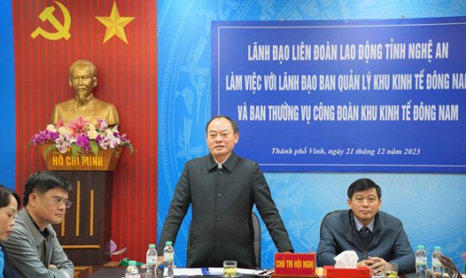 Ban Thường vụ Liên đoàn Lao động tỉnh Nghệ An làm việc với lãnh đạo Ban Quản lý Khu Kinh tế Đông Nam bàn về hoạt động của tổ chức công đoàn. Ảnh: Hải Đăng