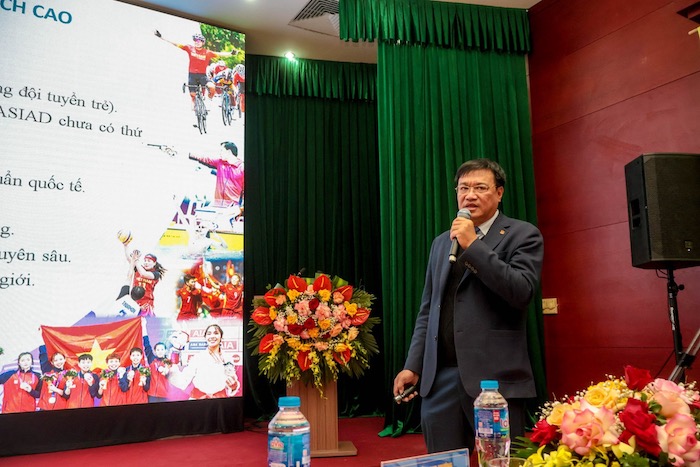 Cục trưởng Cục Thể dục Thể thao Đặng Hà Việt báo cáo kết quả, đồng thời nêu nhiệm vụ và định hướng của thể thao Việt Nam đến năm 2030. Ảnh: Bùi Lượng