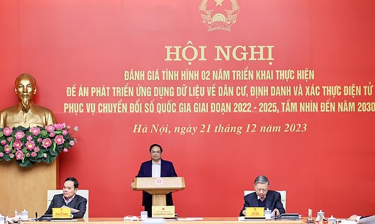 Thủ tướng Phạm Minh Chính chủ trì Hội nghị trực tuyến toàn quốc đánh giá tình hình 2 năm triển khai thực hiện Đề án 06. Ảnh: Nhật Bắc