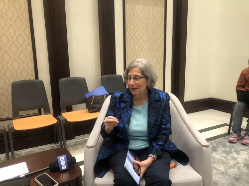 Theo GS Susan Solomon  cần áp dụng kiến thức khoa học về tầng ozone để xử lý  ô nhiễm môi trường và biến đổi khí hậu. Ảnh: Minh Hạnh 