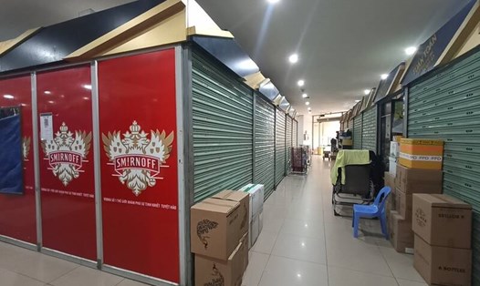Chợ truyền thống, trung tâm thương mại Hà Nội đang mất dần khách thuê. Ảnh: Thu Giang 