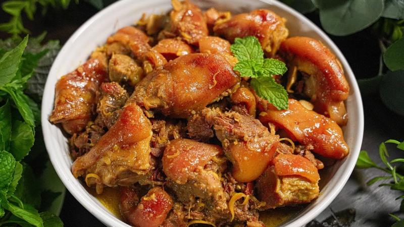 Giả cầy là món ăn được yêu thích ngày đông lạnh giá. Ảnh: Xinhua.