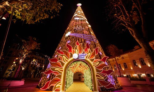 "Lễ thắp sáng cây thông ngàn sao” mở màn mùa Giáng sinh tưng bừng nhất từ trước đến nay tại Phú Quốc. Ảnh: BTC