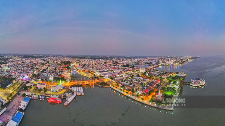 Người dân tích cực hưởng ứng phong trào toàn dân bảo vệ an ninh Tổ quốc, đảm bảo an toàn cho chính mình và cộng đồng. Ảnh: Phương Vũ