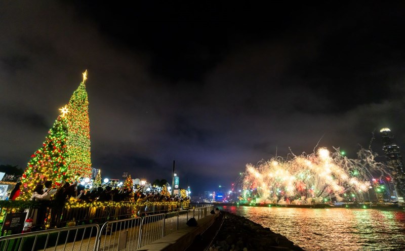 Hong Kong (Trung Quốc) tưng bừng với các lễ hội đón Giáng sinh và năm mới.