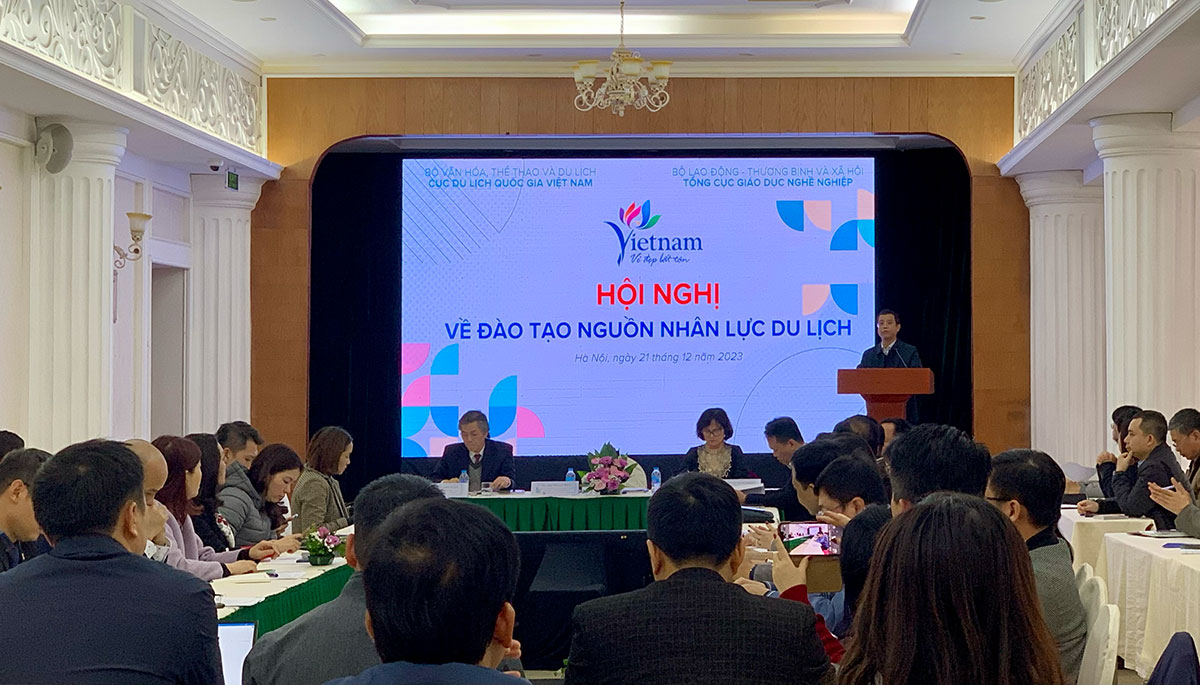 Phó Cục trưởng Cục Du lịch Quốc gia Việt Nam Nguyễn Lê Phúc phát biểu tại hội nghị. Ảnh: Ý Yên