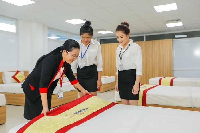 Sinh viên ngành Quản trị khách sạn trong quá trình đào tạo. Ảnh: Trường Đại học Công nghệ TPHCM