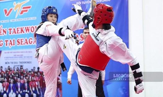 Vận động viên taekwondo đấu tập trước thềm SEA Games 32. Ảnh: Minh Quân