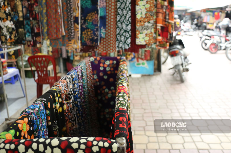 Từng được coi là chợ vải lớn nhất Hòa Bình nhưng hiện tại chợ Phương Lâm đã không còn nhộn nhịp. Ảnh: Đinh Đại 