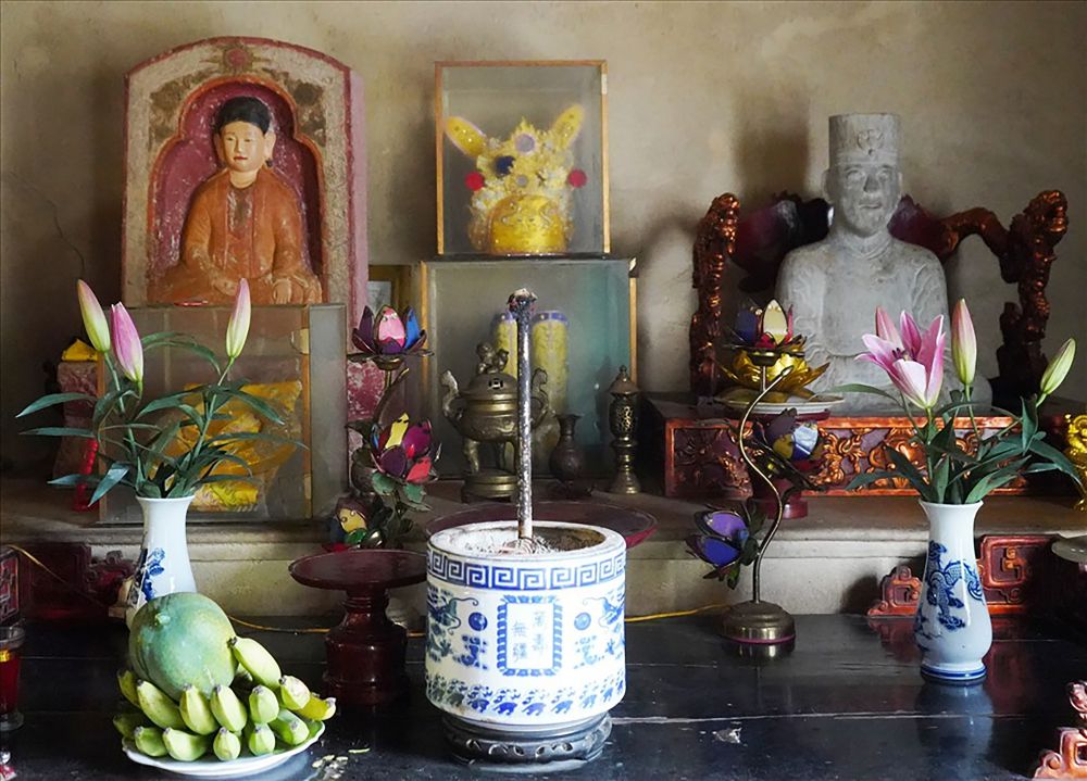Hai bảo vật quốc gia chùa Trà Phương. Ảnh: Mai Dung