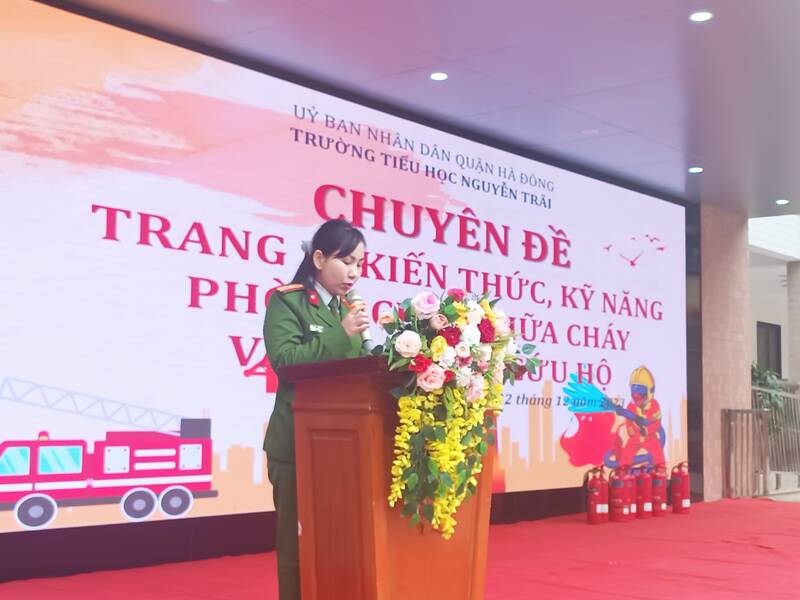 Thiếu tá Vũ Hồng Linh - Phó Trưởng Công an quận Hà Đông (Hà Nội). Ảnh: Thu Giang 