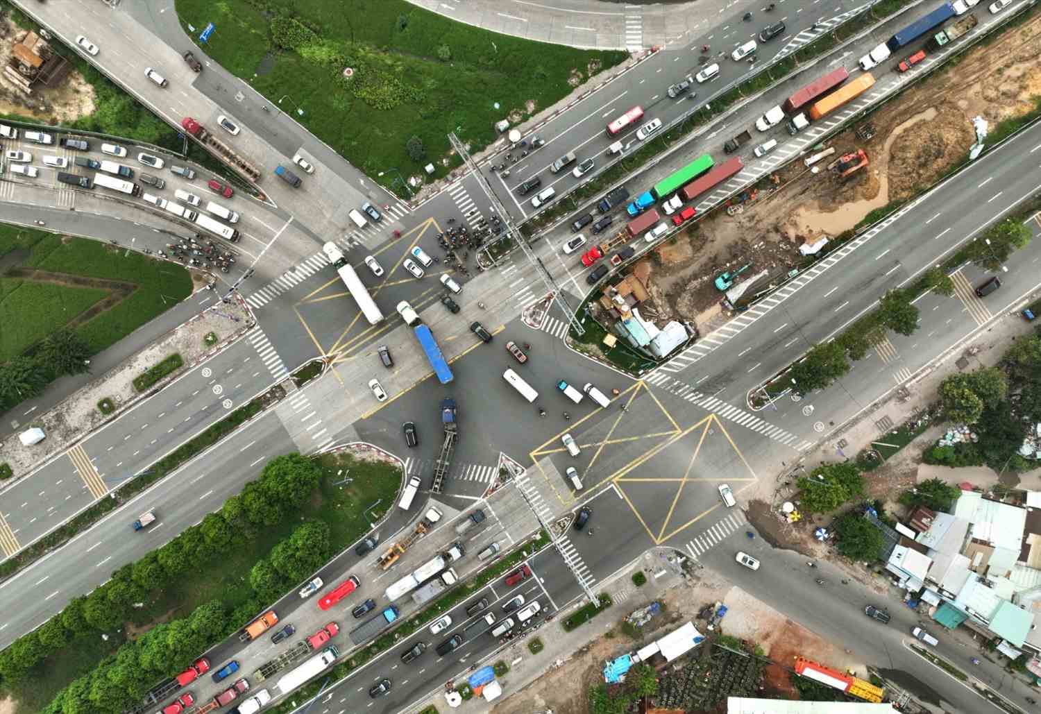 Nguồn thu phí cảng biển được góp vào làm dự án nút giao An Phú gần 3.400 tỉ đồng.  Ảnh: Anh Tú