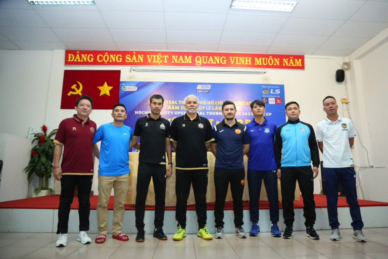 Đại diện 8 đội tham dự Giải futsal TPHCM mở rộng – LS Cup 2023. Ảnh: HFF