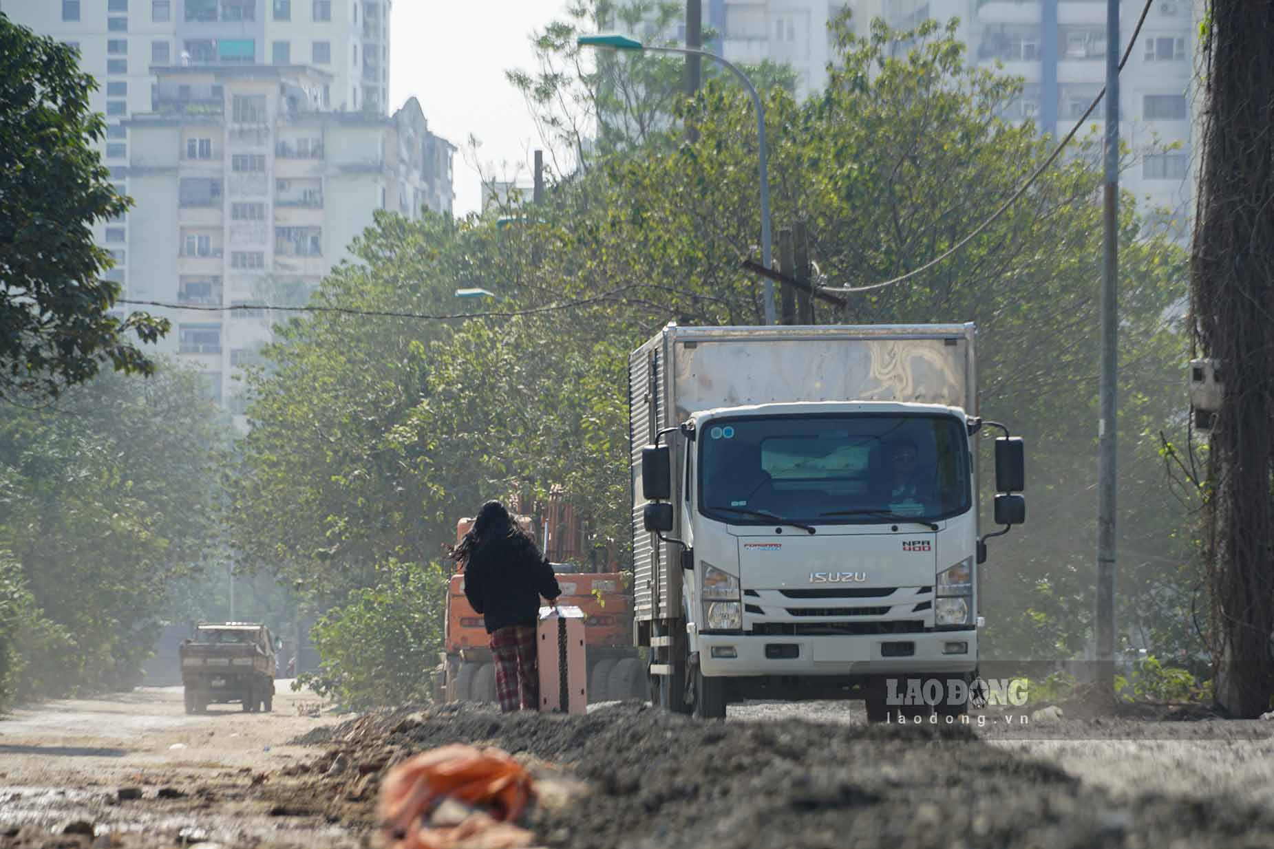 Đoạn đường Nguyễn Cảnh Dị kéo dài được mệnh danh là “con đường đau khổ” bậc nhất tại Hà Nội vì khiến việc đi lại của người dân trở nên rất khó khăn, vất vả suốt nhiều năm qua.