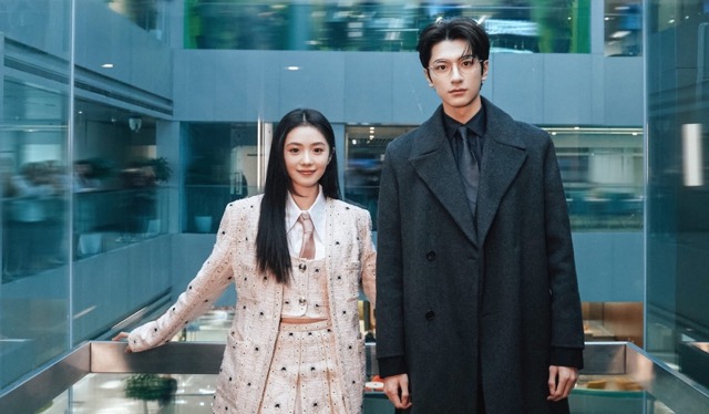 Cặp đôi chính gây ấn tượng trong phim "Chệch quỹ đạo". Ảnh: VieON.