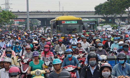 Số lượng phương tiện giao thông tại TPHCM tăng nhanh cũng làm ảnh hưởng đến chất lượng không khí. Ảnh: Minh Quân