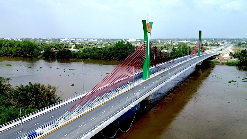 Tuyến đường vành đai TP Tân An có tổng chiều dài hơn 22km và 5 cầu, đi qua địa bàn huyện Thủ Thừa và TP Tân An. Ảnh: An Long