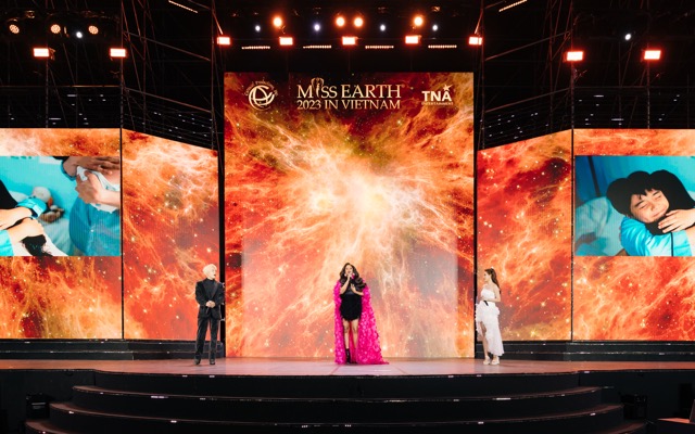 JayKii hát cùng Shontelle. Ảnh: NSCC. 