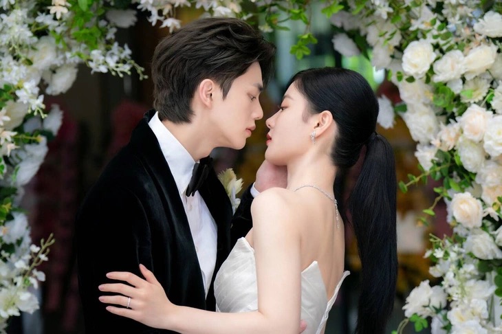 Song Kang và Kim Yoo Jung kết hôn trong “My Demon“. Ảnh: Nhà sản xuất