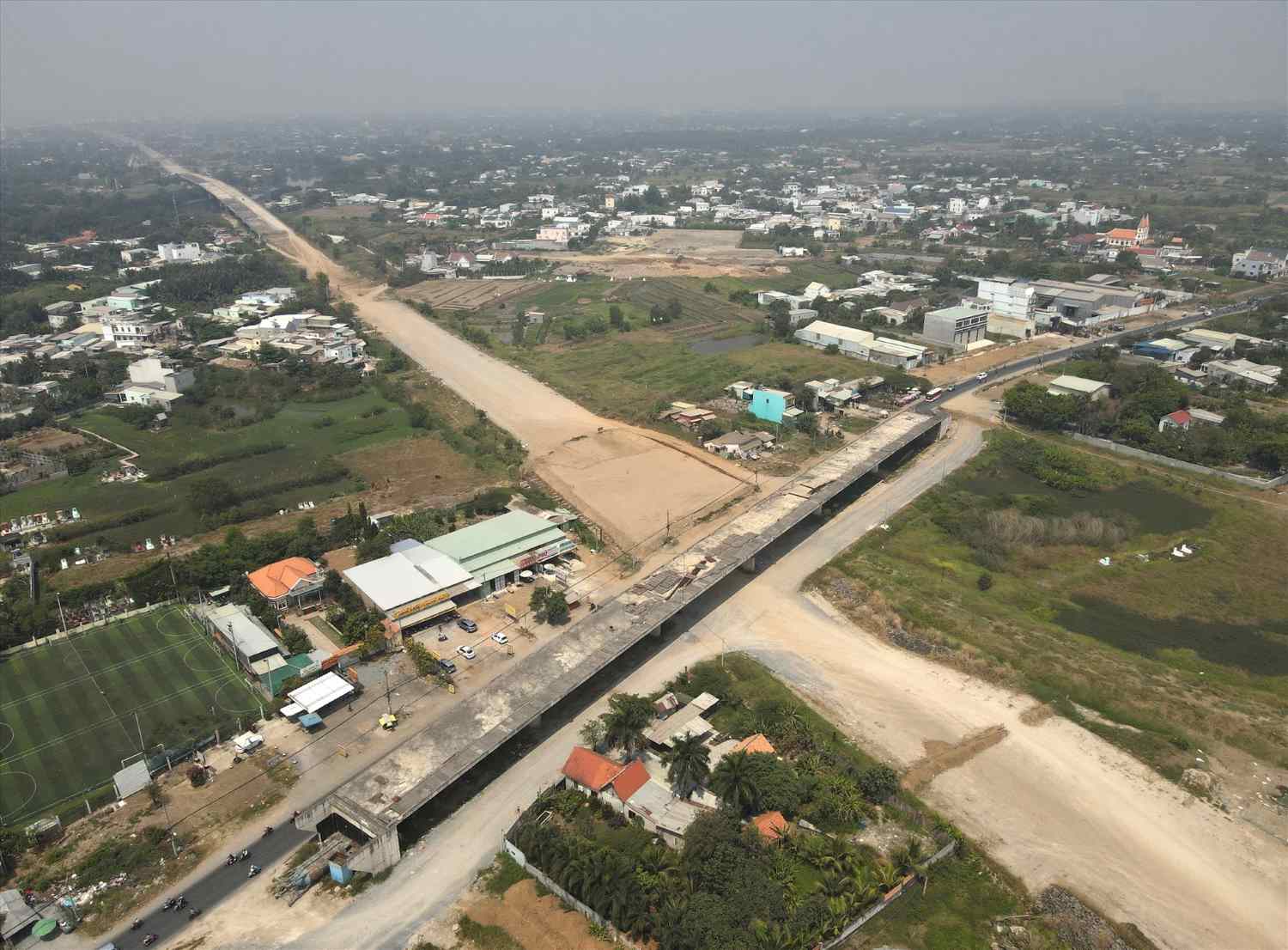 Cao tốc Bến Lức - Long Thành giao Quốc lộ 50 (huyện Bình Chánh).  Ảnh: Minh Quân