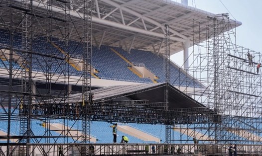 Sân khấu đại nhạc hội được lắp đặt tại sân vận động Mỹ Đình. Ảnh: BOM