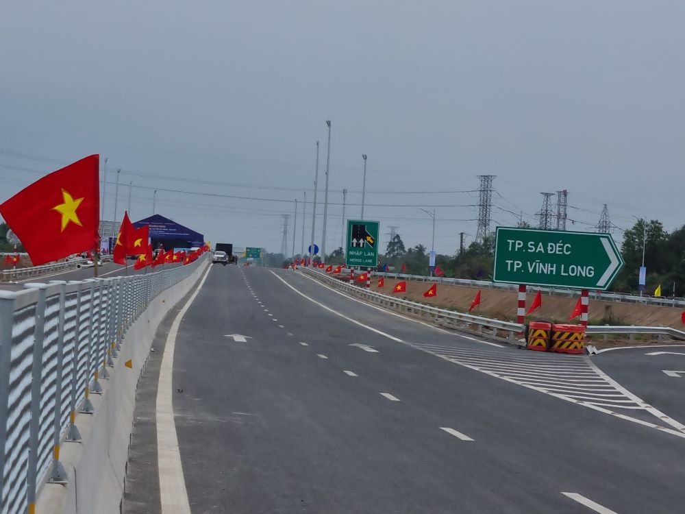 Khi cao tốc Mỹ Thuận - Cần Thơ hoàn thành sẽ rút ngắn thời gian đi lại từ TP Hồ Chí Minh về TP Cần Thơ từ 3-4 giờ xuống còn khoảng 2 giờ, góp phần hoàn thiện hệ thống vận tải, logistics trong khu vực.