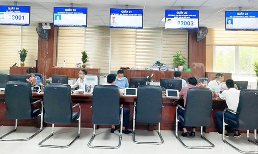 1 tháng, Trung tâm Phục vụ hành chính công tỉnh Nghệ An tiếp nhận 33.550 hồ sơ. Ảnh: Hải Đăng